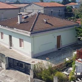 Villetta con orticello