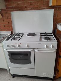 Cucina 4 fuochi e forno