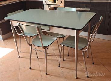 Tavolo e sedie vintage anni '60