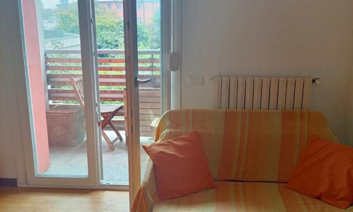 Bilocale arredato con terrazzino in Ripamonti