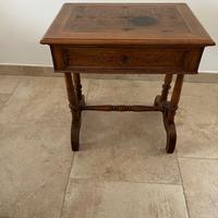 Tavolino in legno antico