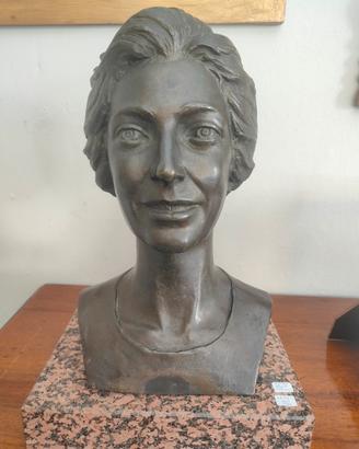 Statua busto donna in bronzo 