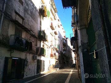 6 LOCALI A NAPOLI