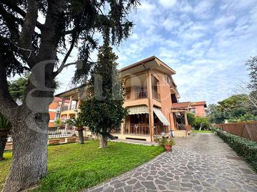 Villa bifamiliare Marino [820 viale repubblicaVRG]