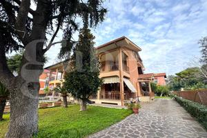 Villa bifamiliare Marino [820 viale repubblicaVRG]