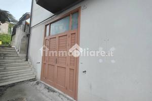 NEGOZIO A ATRIPALDA
