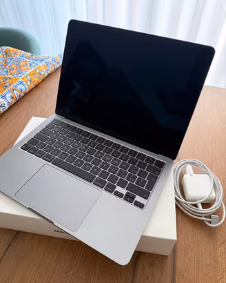 MacBook Air M2 13" (2022) – 8GB RAM / 256GB SSD