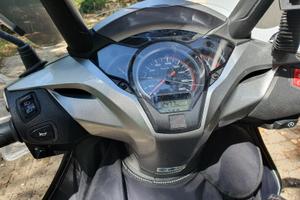 HONDA SH300i GRIGIO (01/2018) KM 12477 INCIDENTATO