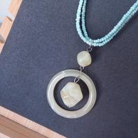 collana e mono orecchino 