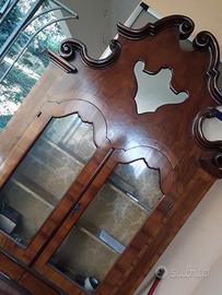 Trumeau finemente realizzato in radica di noce