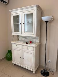 Credenza il legno con vetrina stile provenzale
