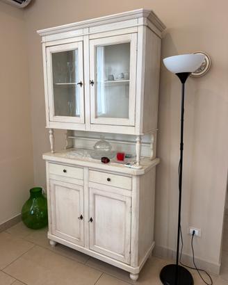 Credenza il legno con vetrina stile provenzale