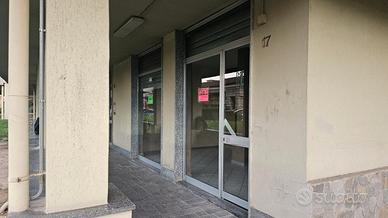 Locale in zona altamente commerciale