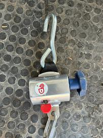Cinghia regolatrice con gancio per disabili
