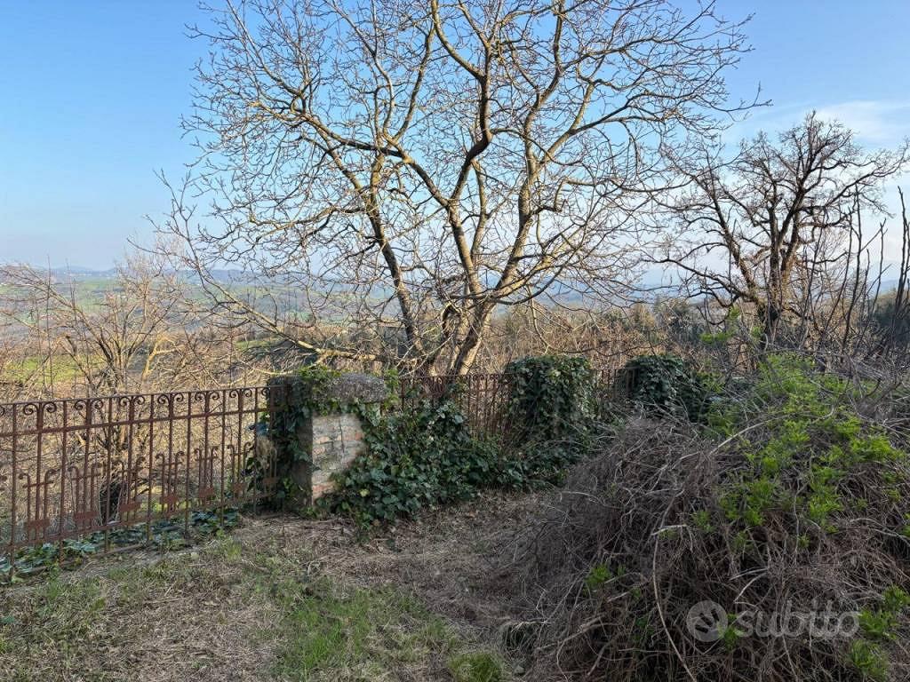 Rustico / Casale di 135 m² con più di 5 locali a N - Altro