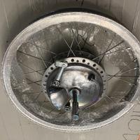 Ruota da 19″ con cerchio Borrani in alluminio