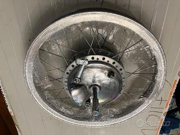 Ruota da 19″ con cerchio Borrani in alluminio