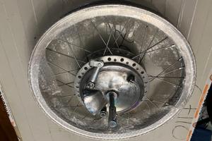 Ruota da 19″ con cerchio Borrani in alluminio