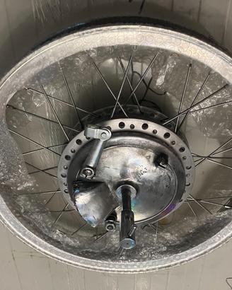 Ruota da 19″ con cerchio Borrani in alluminio