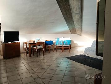 Confortevole Mansarda Santa Giusta o stanza