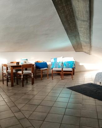 Confortevole Mansarda Santa Giusta o stanza