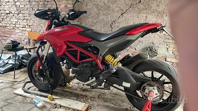 Hypermotard 821