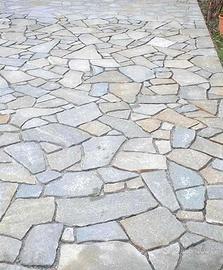 pietra di Luserna per cortile 