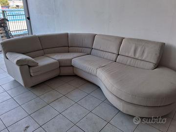 Divano grande moderno