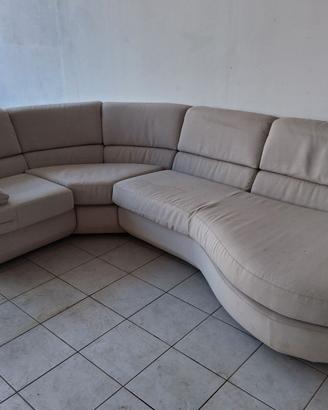 Divano grande moderno
