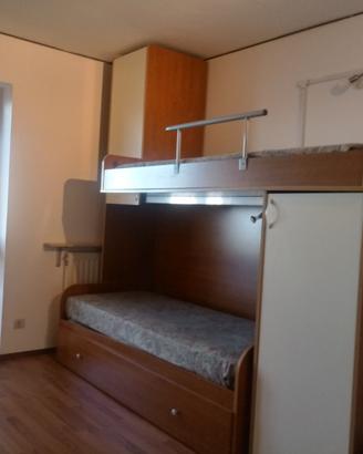 Cameretta soppalco, armadio e divano - libero casa