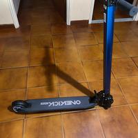 Monopattino elettrico One Kick due ruote 6,5” blu