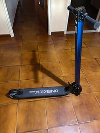 Monopattino elettrico One Kick due ruote 6,5” blu