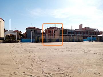 Prima fila mare elegante appartamento