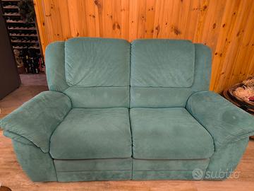 Divano con doppio relax manuale