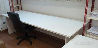 Scivania/ Tavolo da lavoro