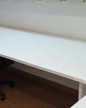 Scivania/ Tavolo da lavoro