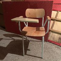 33 Sedie in legno con scrittoio-ribaltina