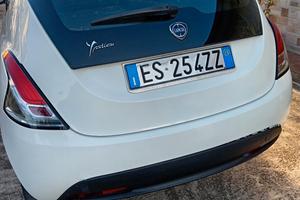 lancia y