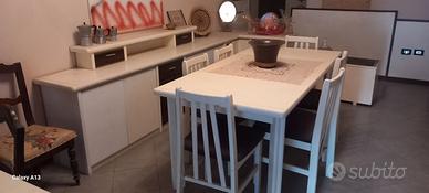 Sala in legno laccato bianco