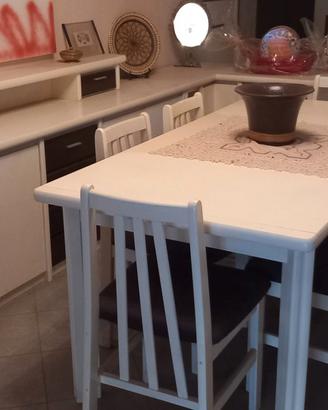 Sala in legno laccato bianco