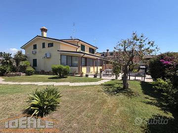 Villa di 150 m² con 4 locali a Pomezia