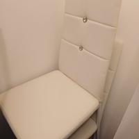 Sedie bianche a seduta morbida