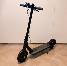 Monopattino elettrico Xiaomi Mi scooter essential