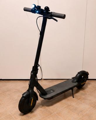Monopattino elettrico Xiaomi Mi scooter essential