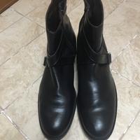 Stivaletto in pelle nero