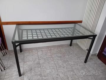 Tavolo in vetro e ferro