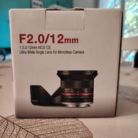 SAMYANG F2. 0/12mm con attacco Fuji