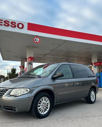 Chrysler Voyager 2.8 crd automatica 7 posti