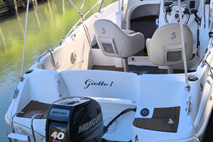 Barca Beneteau 5,5 WA Flyer Sundeck+Mercury 40pro