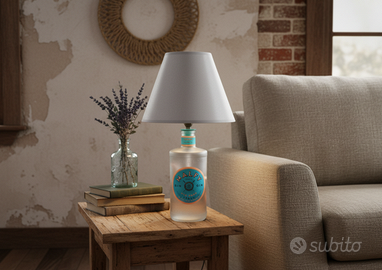 Lampada Artigianale da Bottiglia di Gin riciclata